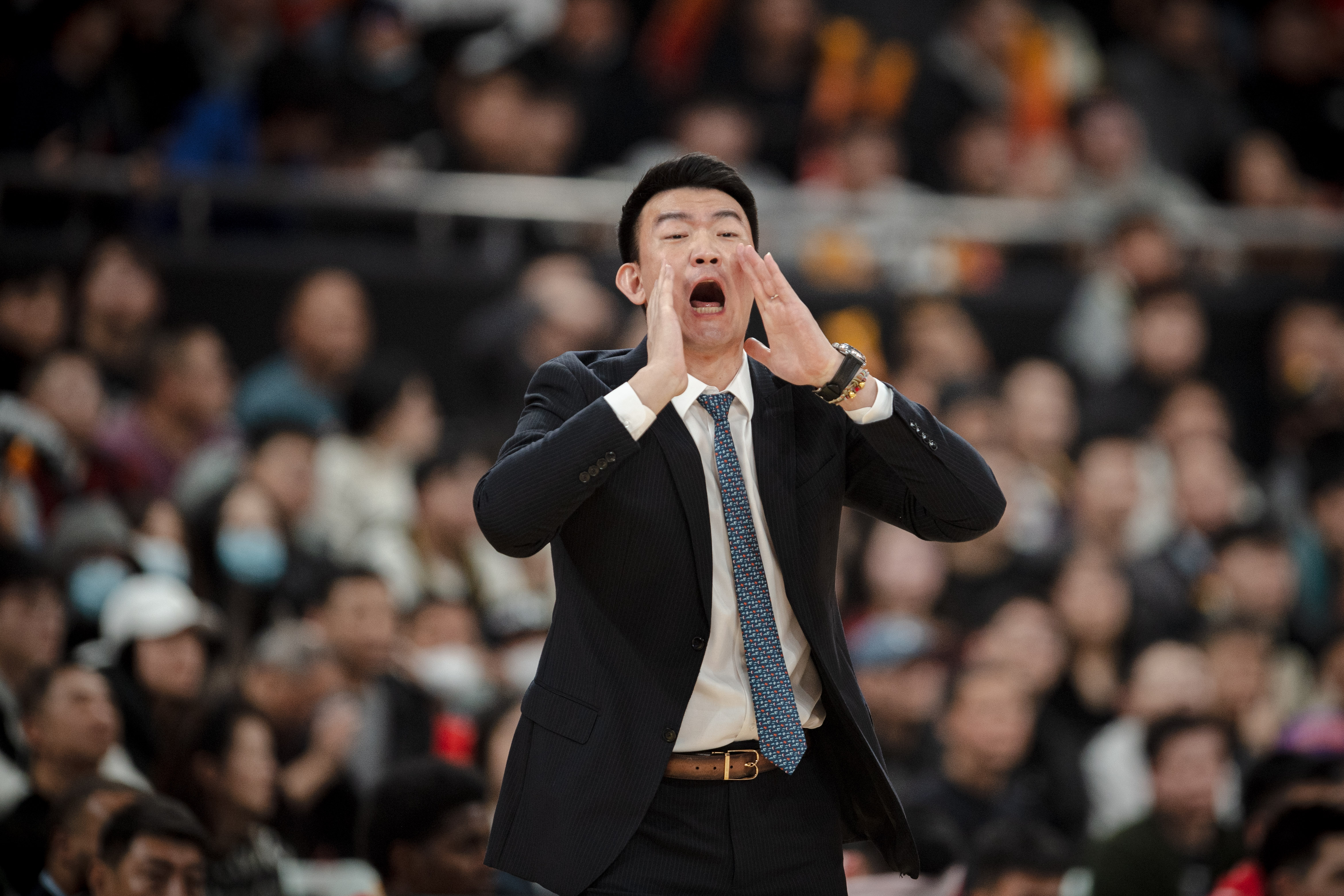 榜首之争再次上演！巨星球队对决火爆开战的简单介绍