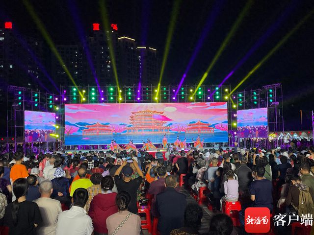 观众热情助威，现场气氛火爆
