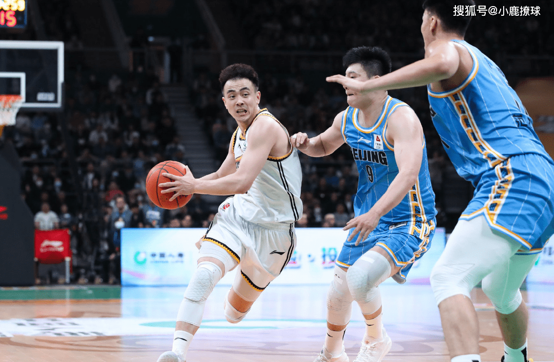 西藏男篮主场击败对手,迈向胜利 西藏男篮主场击败对手,迈向胜利