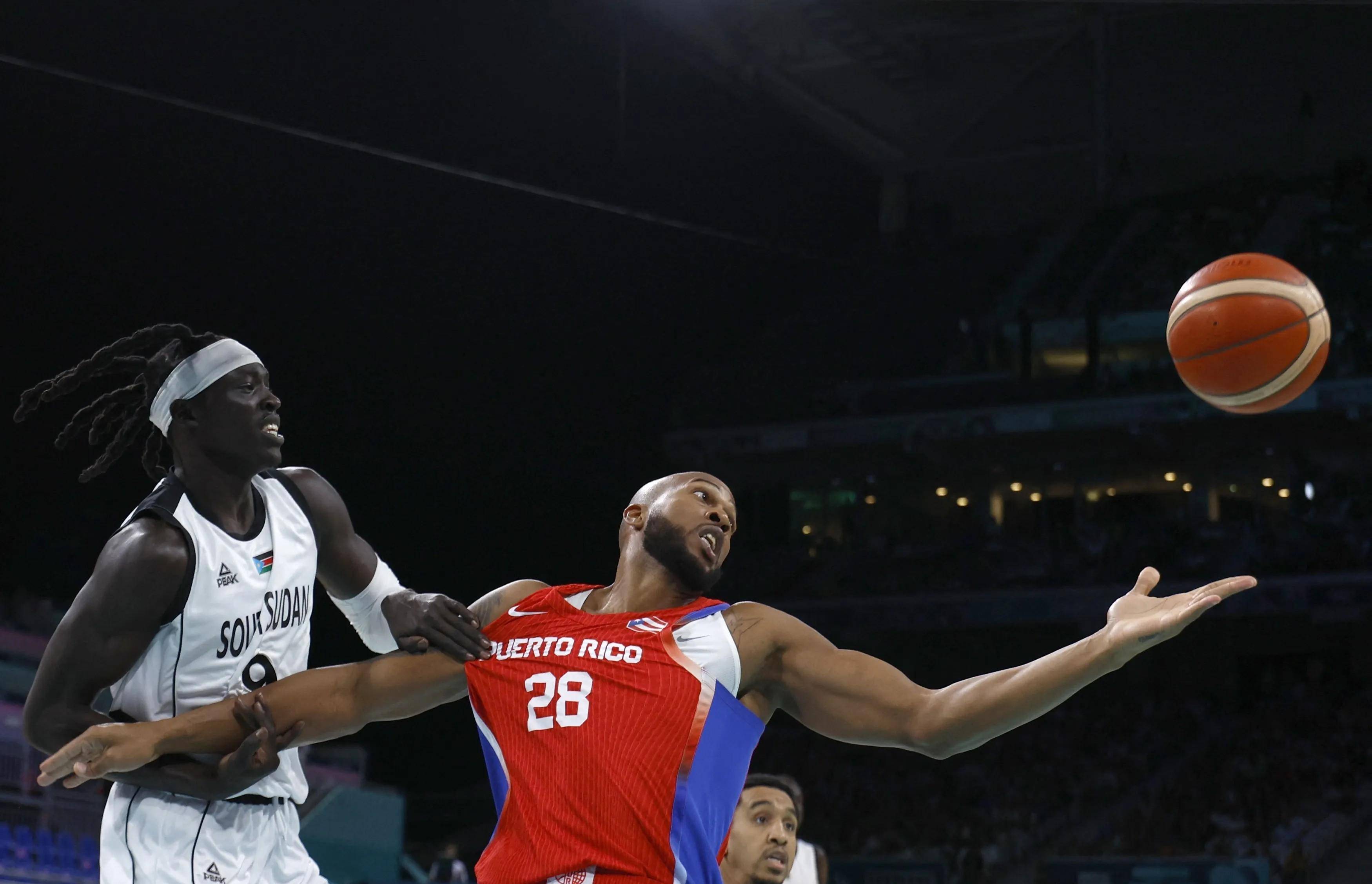 美国篮球明星击败国际对手夺冠