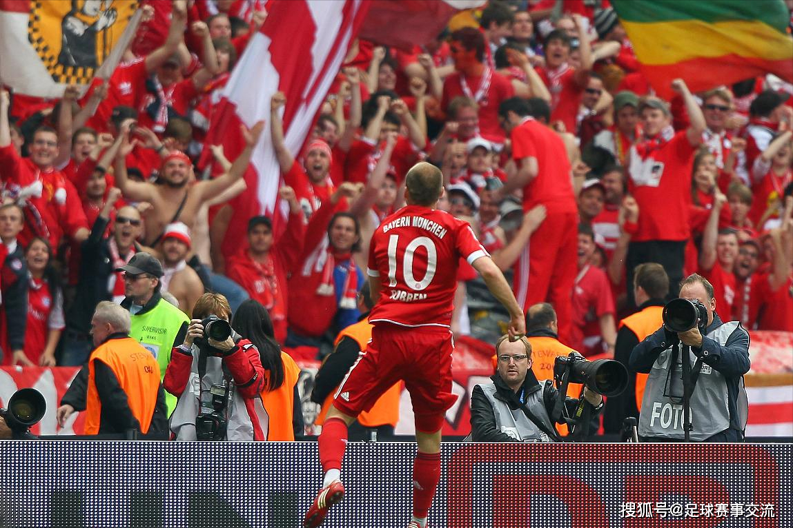 包含沃尔夫斯堡客场逆转勒沃库森，迎来胜利的词条