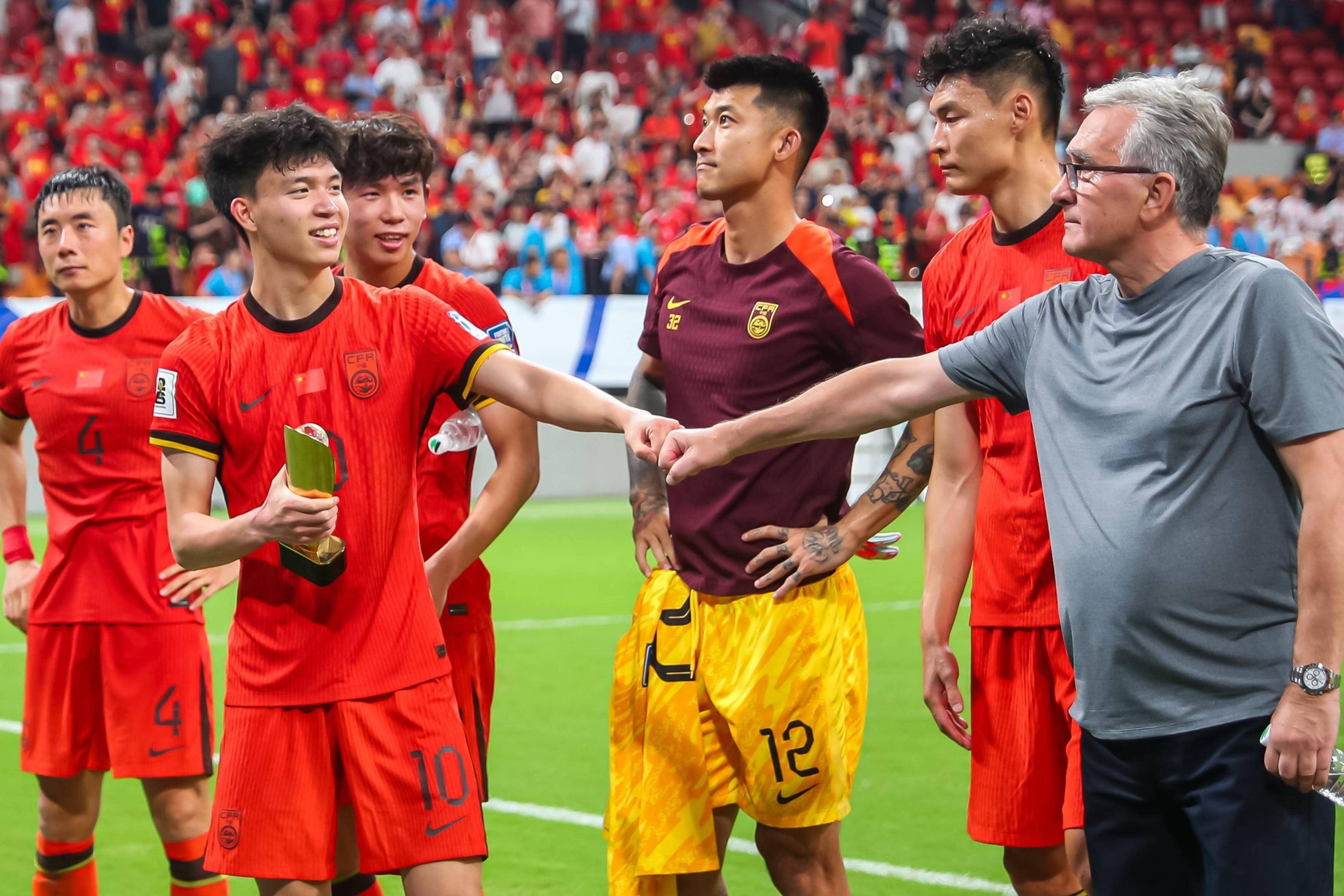 东亚足球队在国际赛事中崭露头角