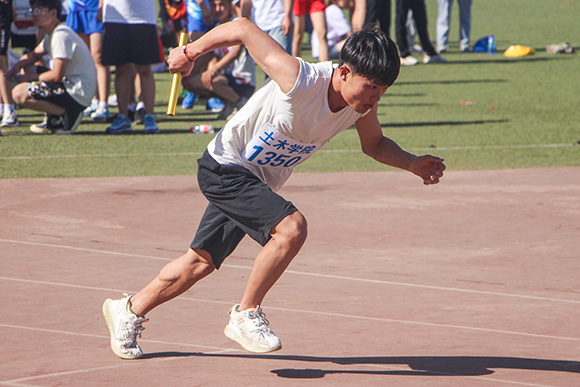 巴西选手斗志昂扬夺冠欢呼胜利