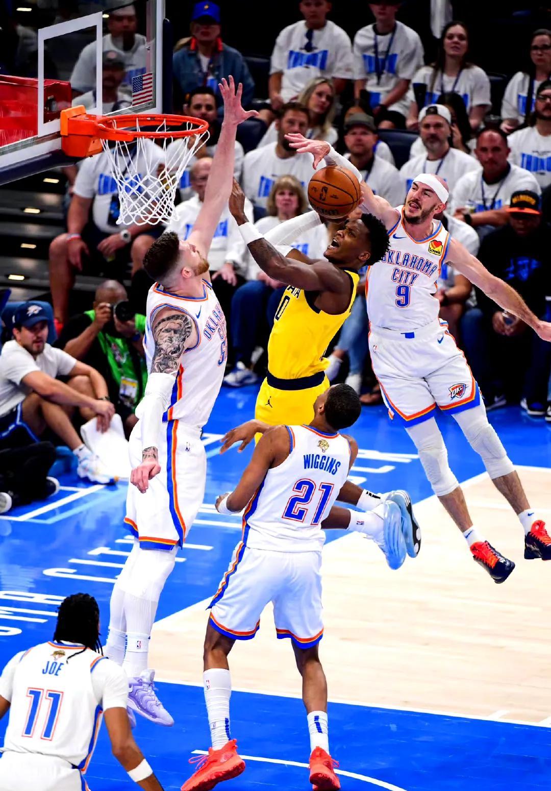 雷霆胜猛龙，雷霆整体被动反击，凭借关键进攻赢得比赛的简单介绍