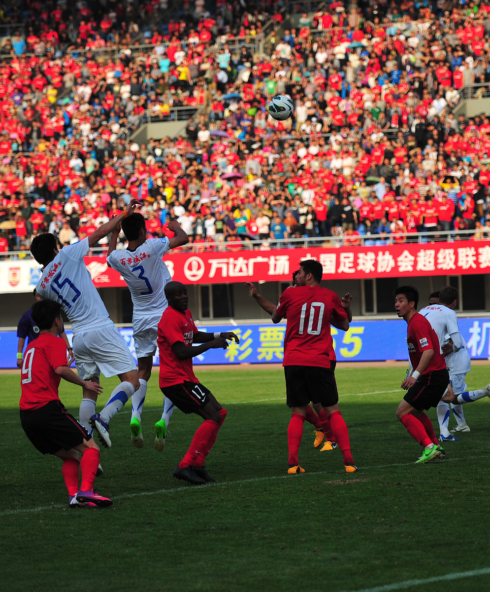 包含精彩瞬间回放，赛场热议不断的词条