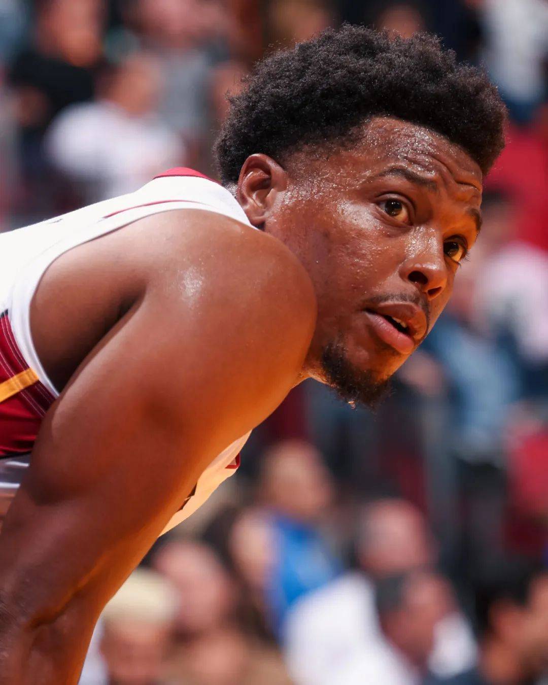 关于凯泽斯劳滕中锋曼努埃尔表现不佳，受到批评的信息