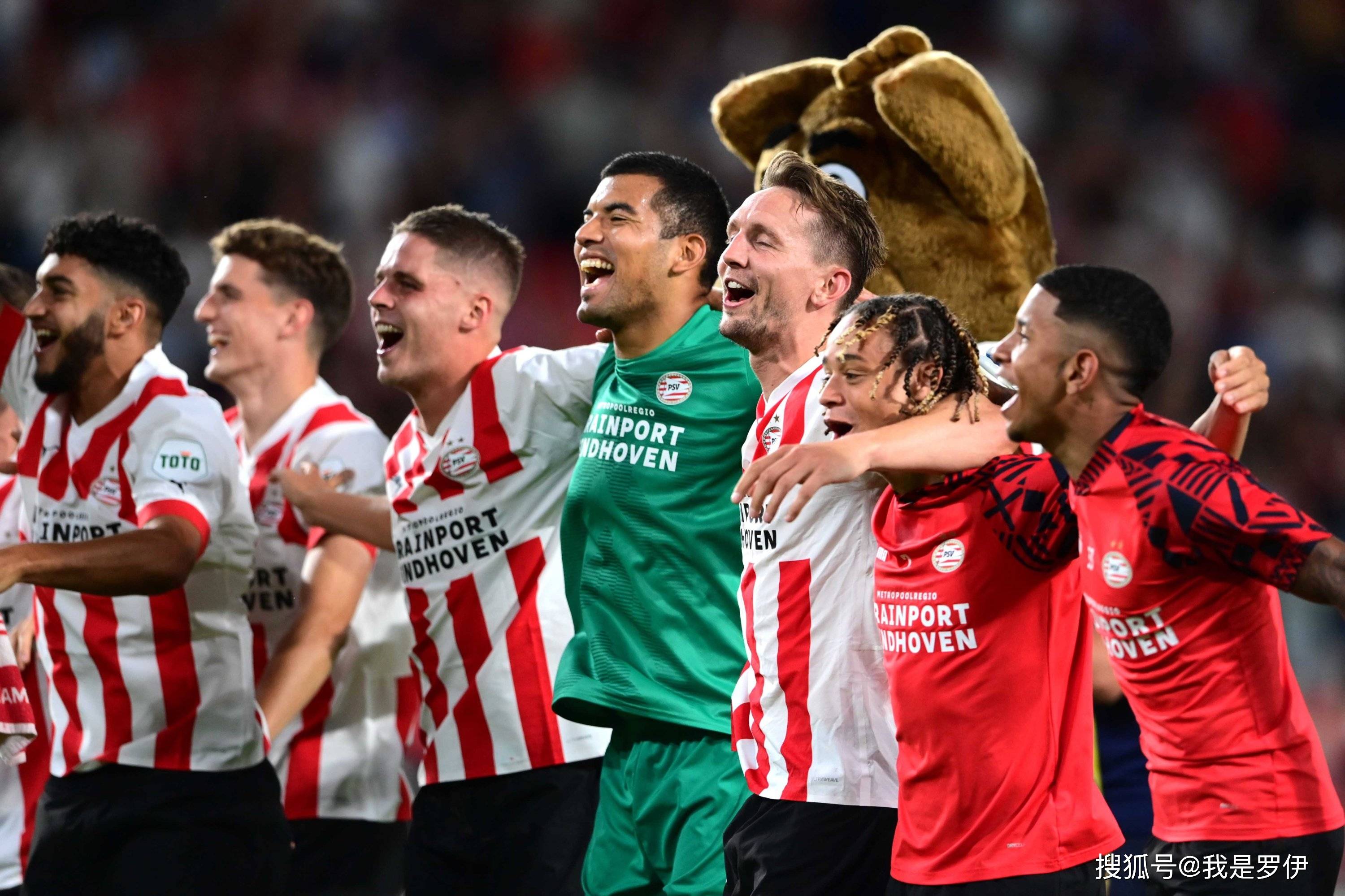 包含埃因霍温惊艳亮相，波尔图饮恨告终的词条